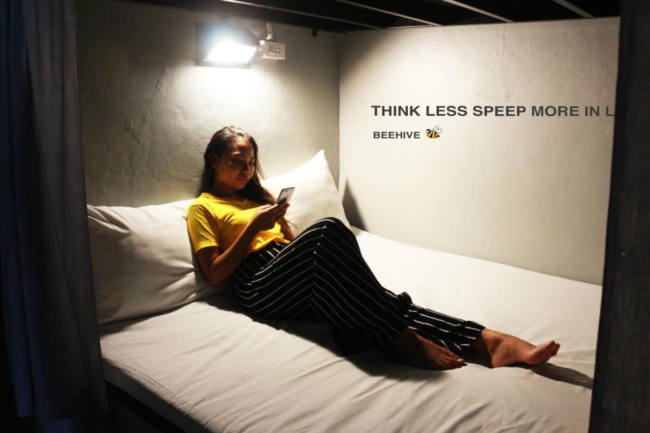 Beehive Phuket Old Town Hostel Екстериор снимка
