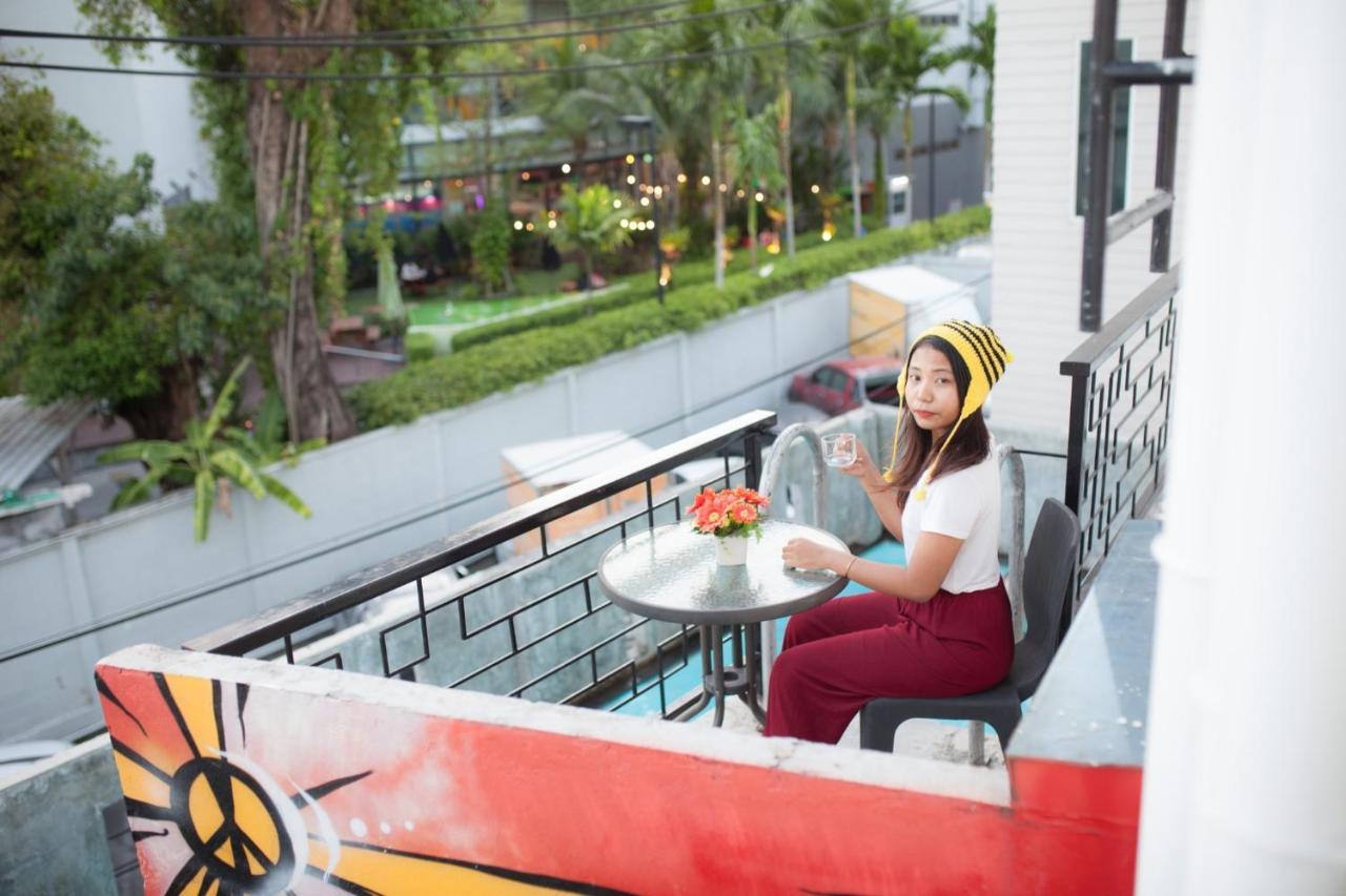 Beehive Phuket Old Town Hostel Екстериор снимка