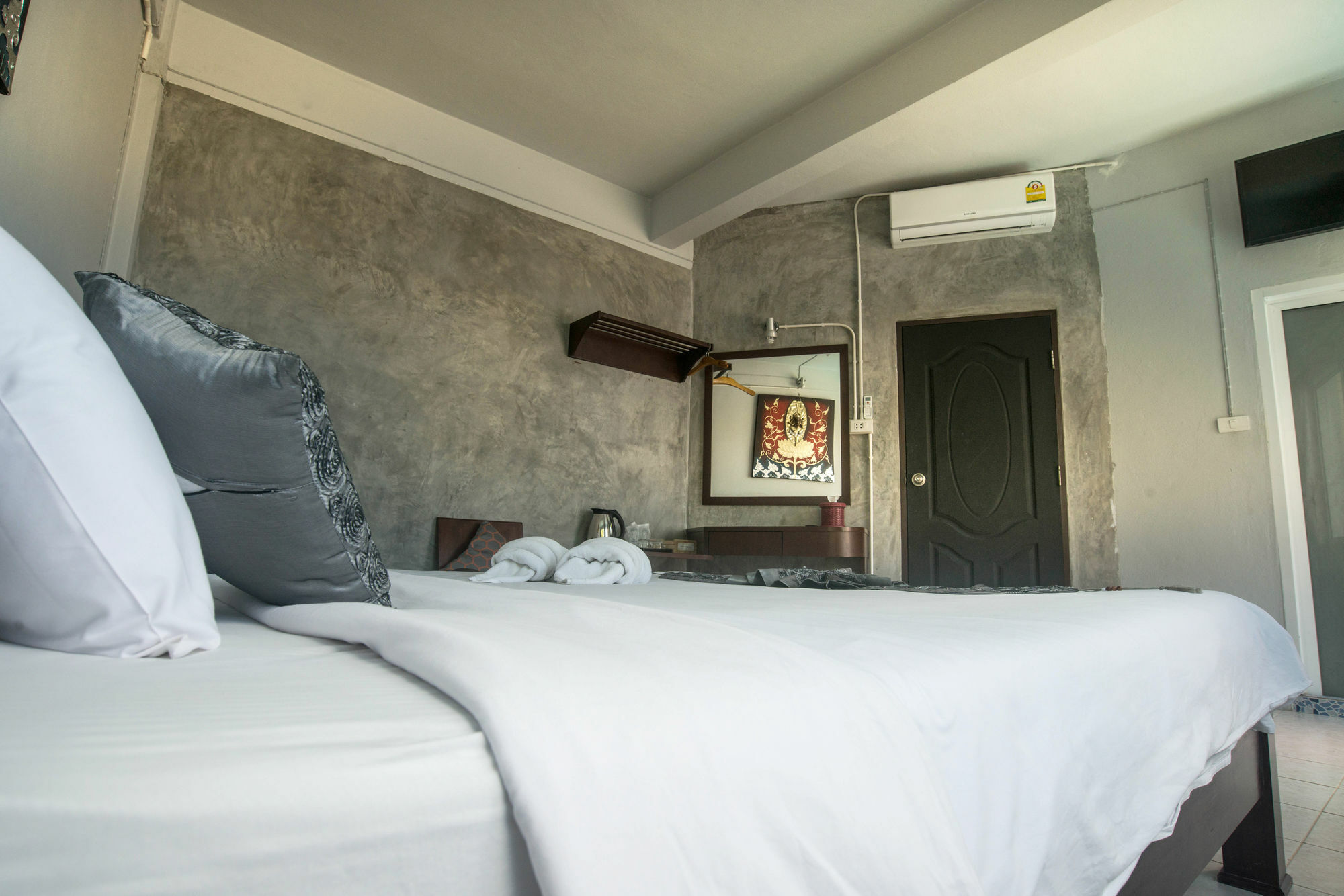 Beehive Phuket Old Town Hostel Екстериор снимка