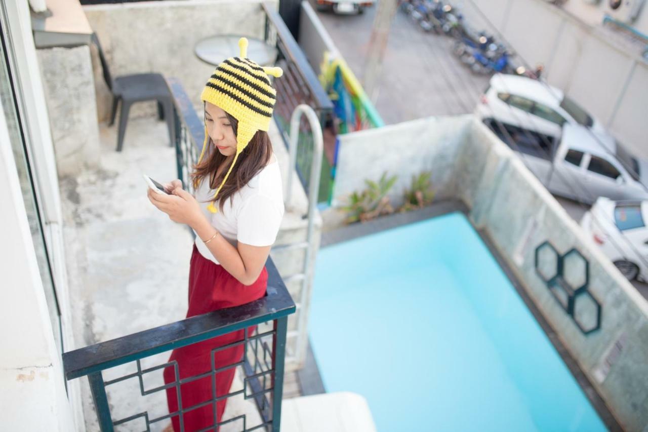 Beehive Phuket Old Town Hostel Екстериор снимка